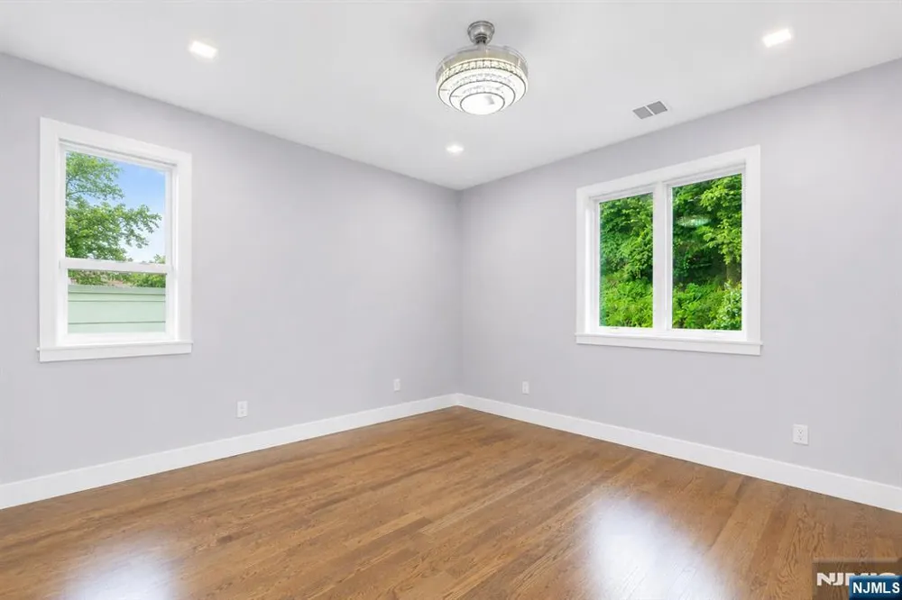 506 Undercliff Avenue Edgewater, NJ 07020