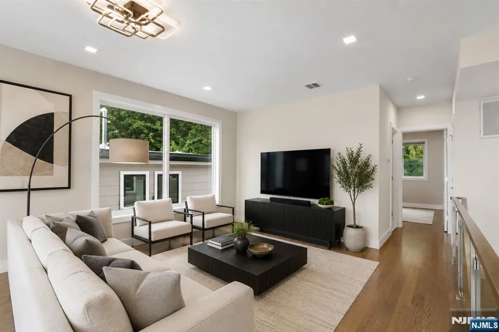 506 Undercliff Avenue Edgewater, NJ 07020