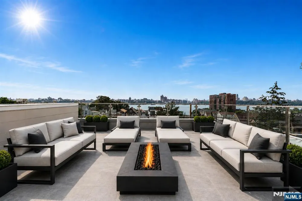 506 Undercliff Avenue Edgewater, NJ 07020