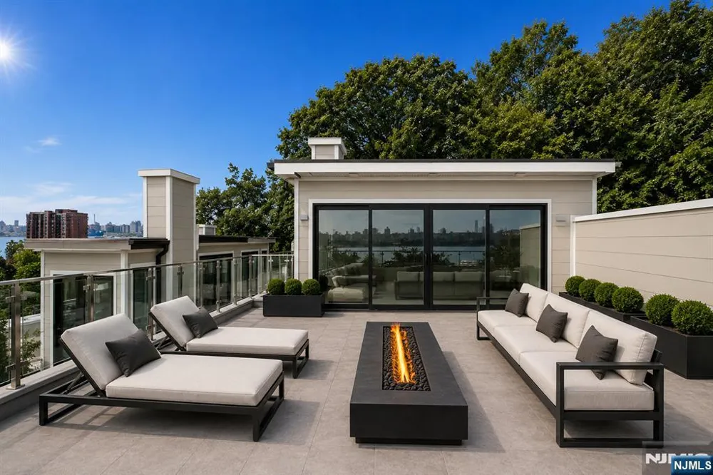506 Undercliff Avenue Edgewater, NJ 07020