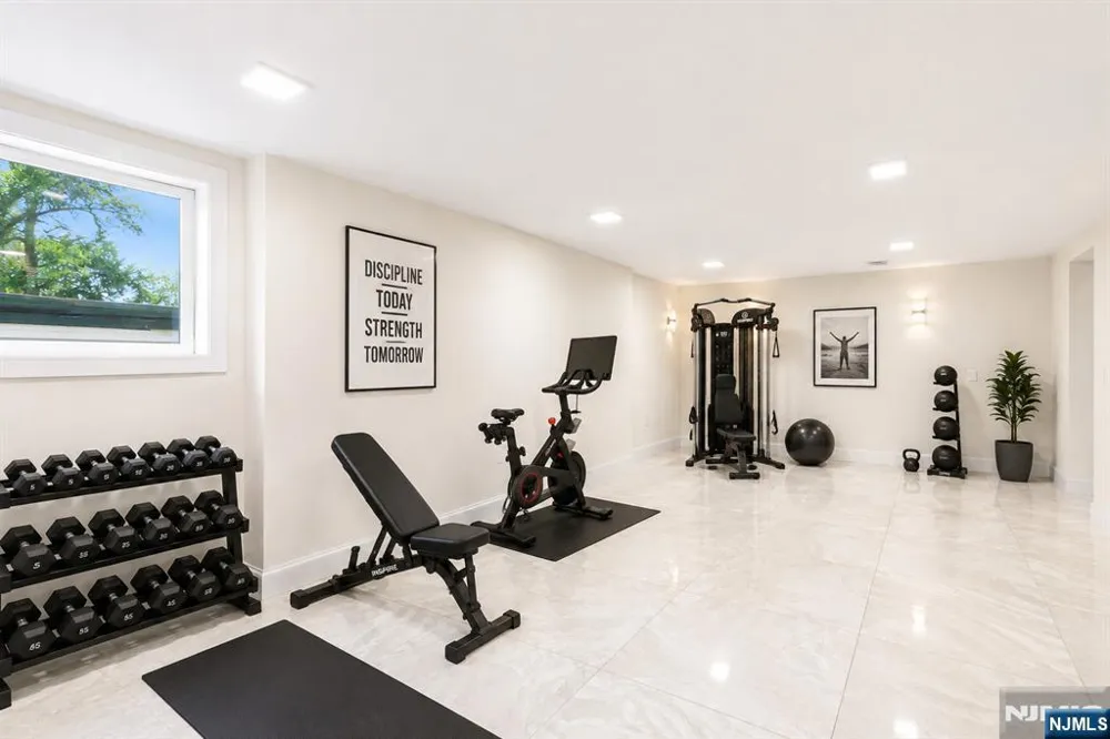 506 Undercliff Avenue Edgewater, NJ 07020