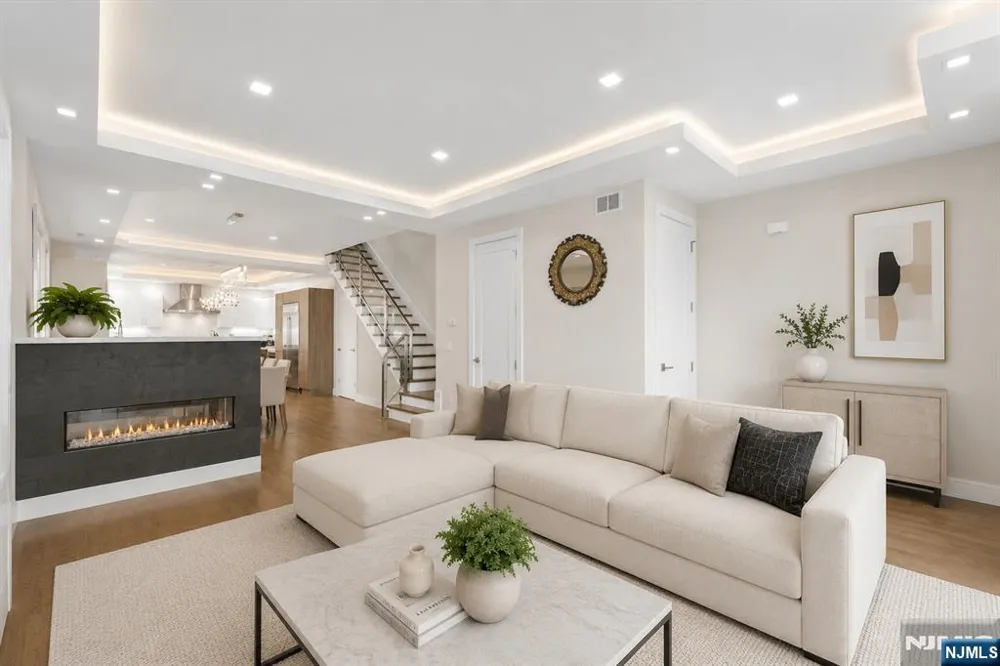506 Undercliff Avenue Edgewater, NJ 07020