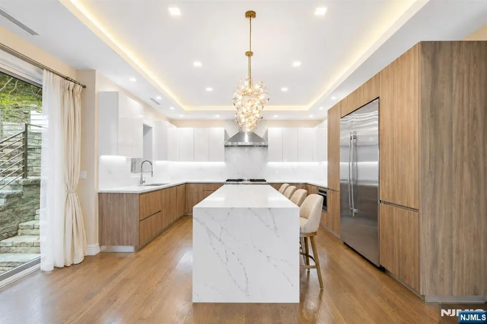506 Undercliff Avenue Edgewater, NJ 07020