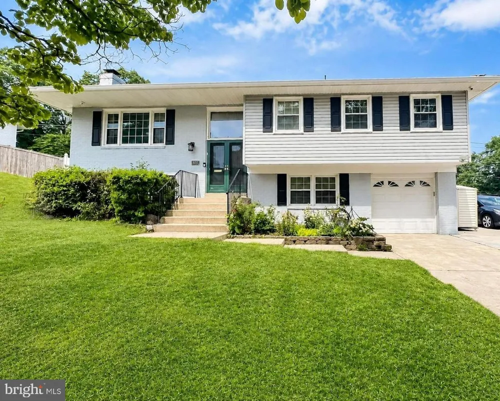 8237 SMITHFIELD AVENUE Springfield, VA 22152