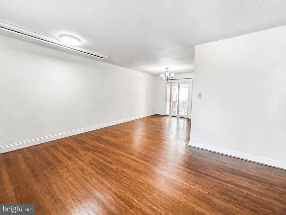 8237 SMITHFIELD AVENUE Springfield, VA 22152