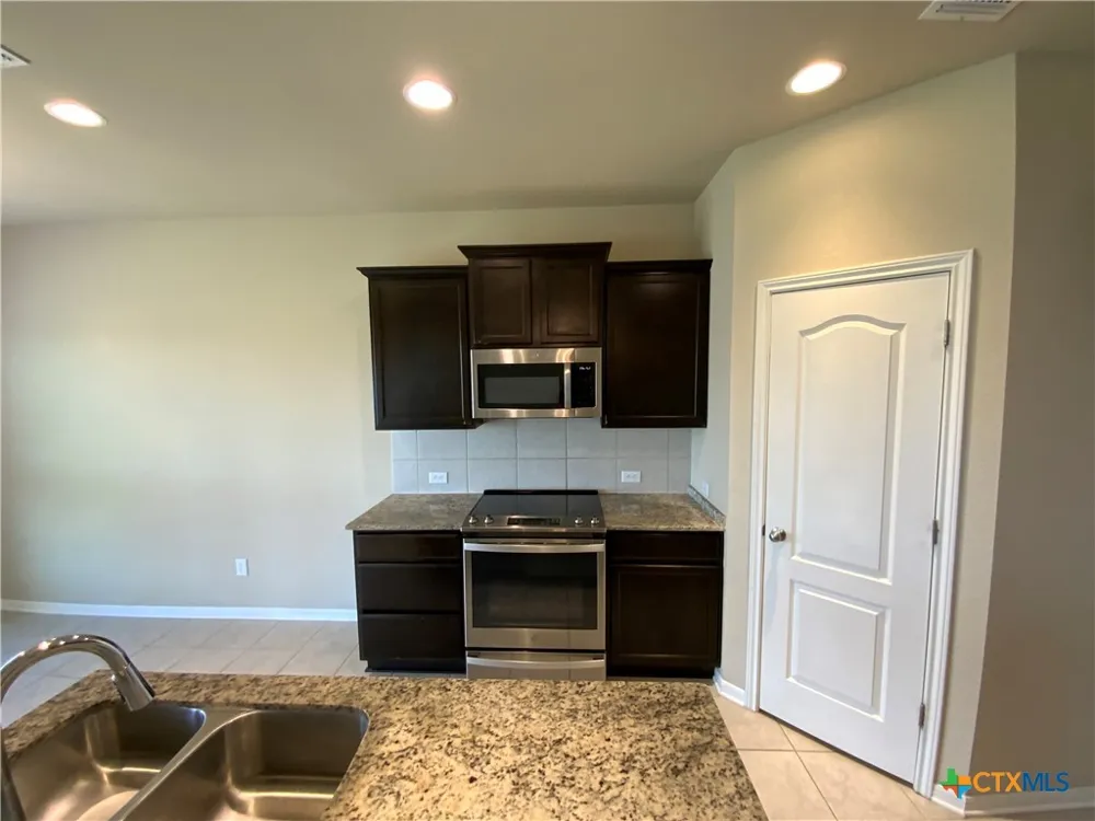 1110 Lakeway Crossing Drive Temple, TX 76502