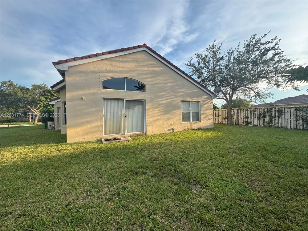 18581 NW 23rd St Pembroke Pines, FL 33029