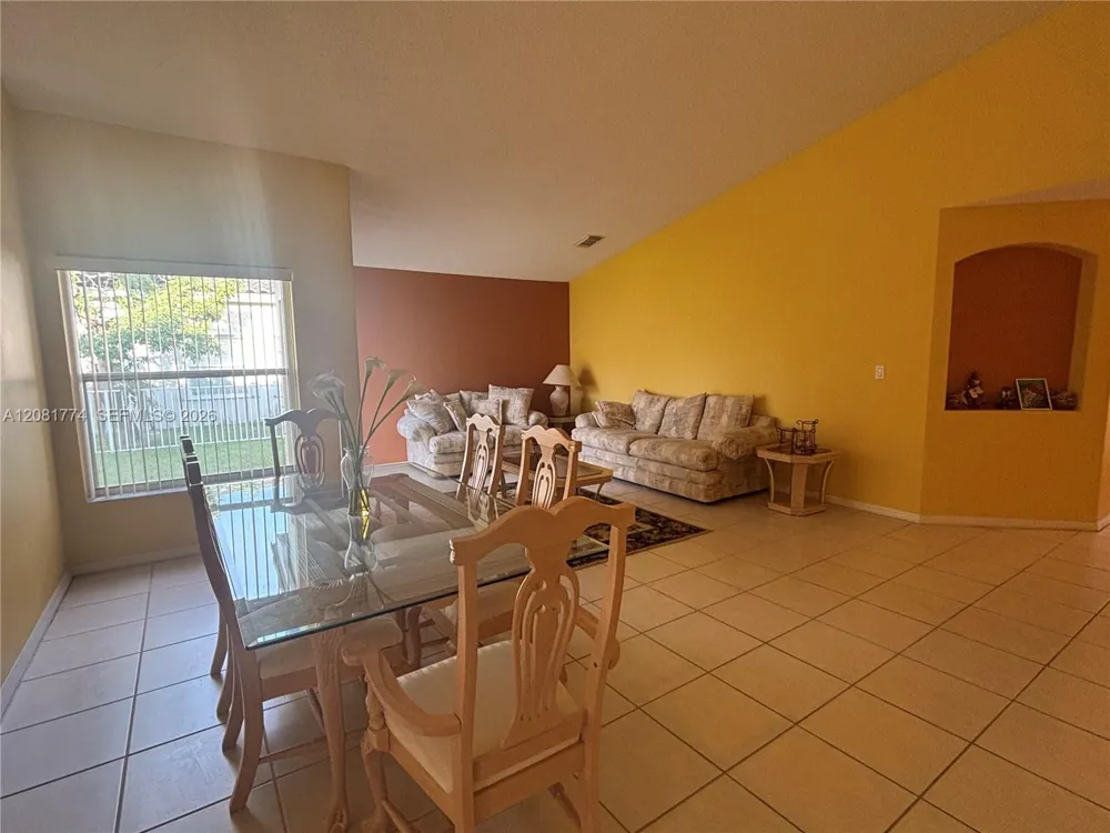 18581 NW 23rd St Pembroke Pines, FL 33029