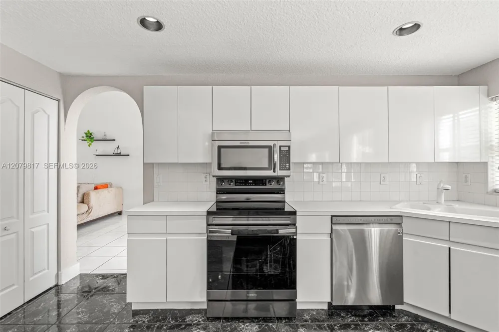9750 NW 31st St Doral, FL 33172
