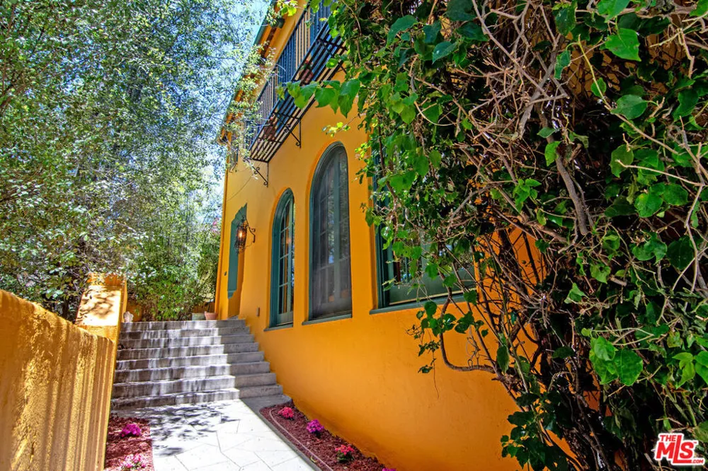 130 Catalina Street Los Angeles, CA 90004