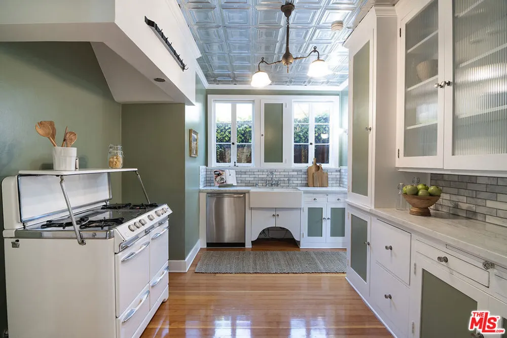 130 Catalina Street Los Angeles, CA 90004