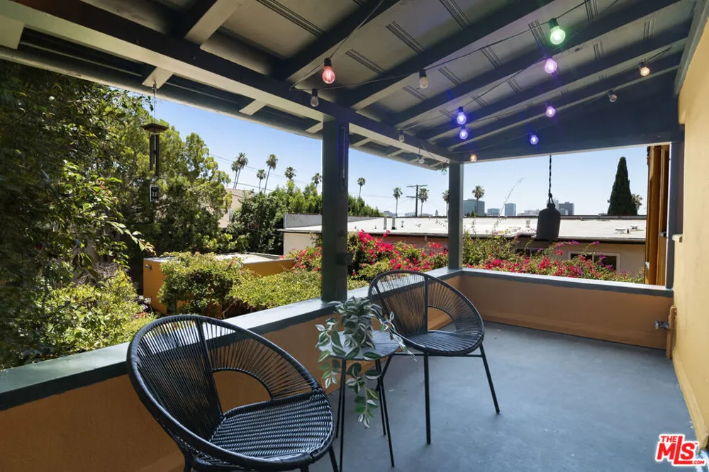 130 Catalina Street Los Angeles, CA 90004