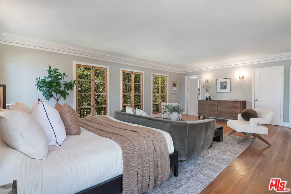 130 Catalina Street Los Angeles, CA 90004