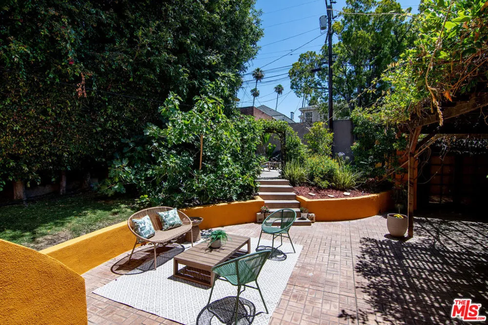 130 Catalina Street Los Angeles, CA 90004