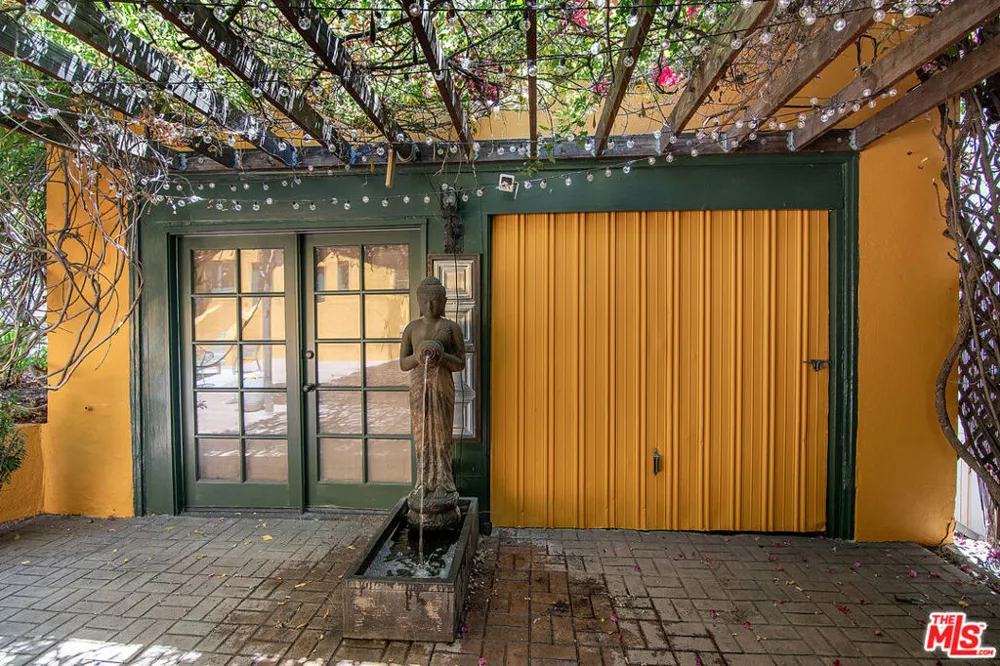 130 Catalina Street Los Angeles, CA 90004