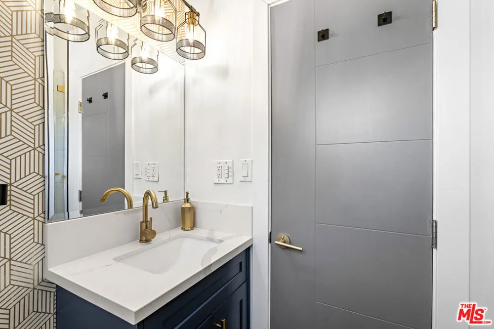 6744 Mulholland Drive Los Angeles, CA 90068