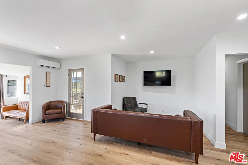 6744 Mulholland Drive Los Angeles, CA 90068