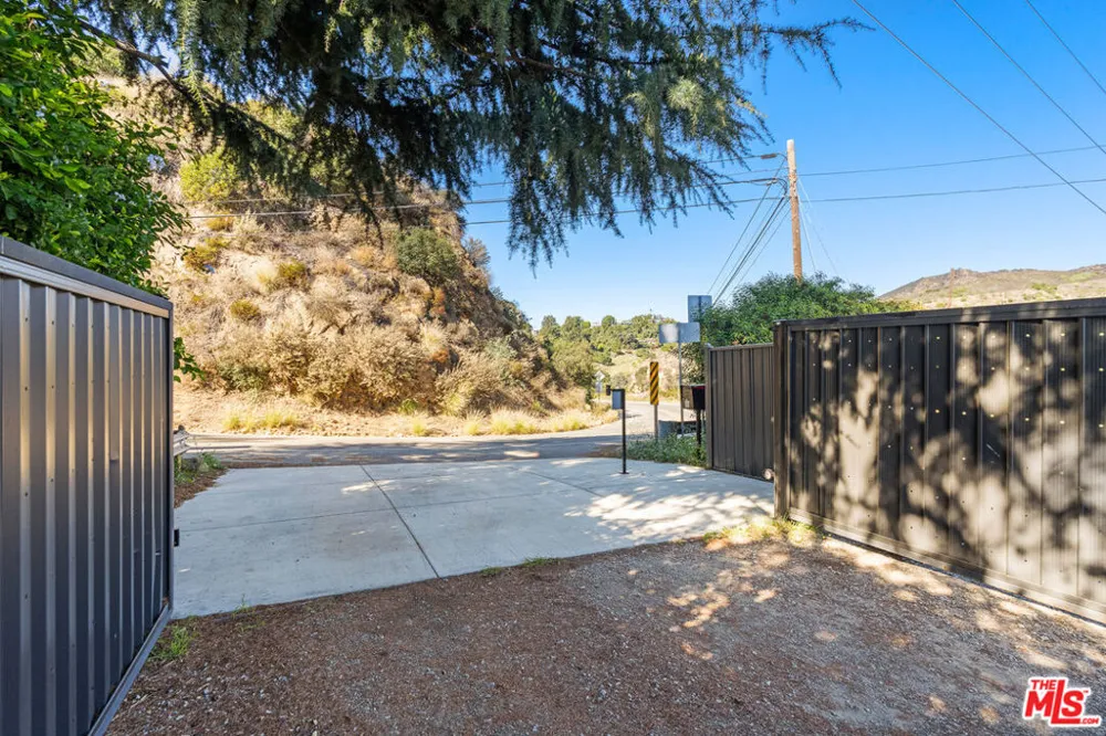 6744 Mulholland Drive Los Angeles, CA 90068
