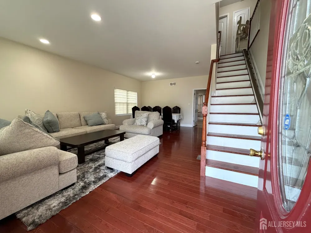 34 4th Street Port Reading, NJ 07064