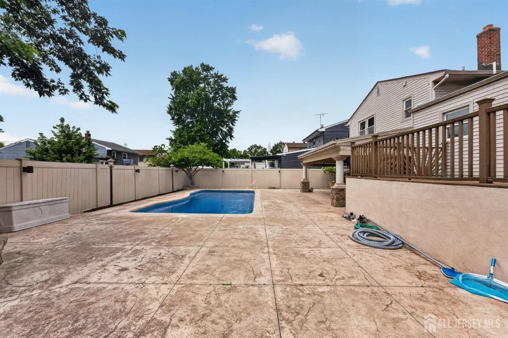 51 Charlotte Street Carteret, NJ 07008