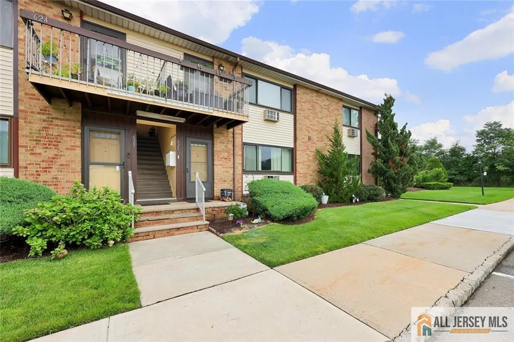621 Cricket Lane #621 Woodbridge Proper, NJ 07095
