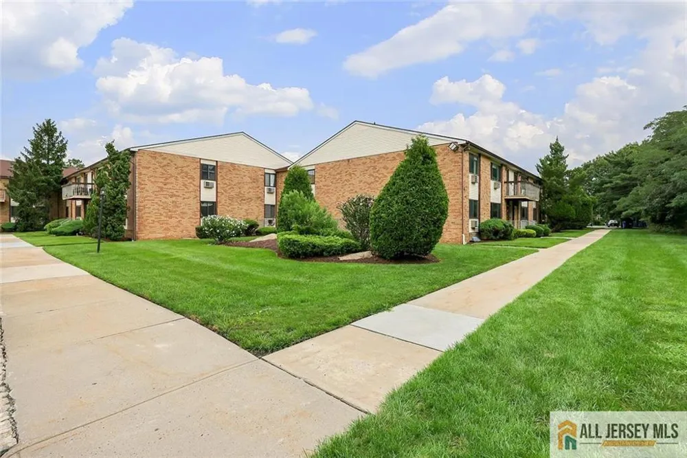 621 Cricket Lane #621 Woodbridge Proper, NJ 07095