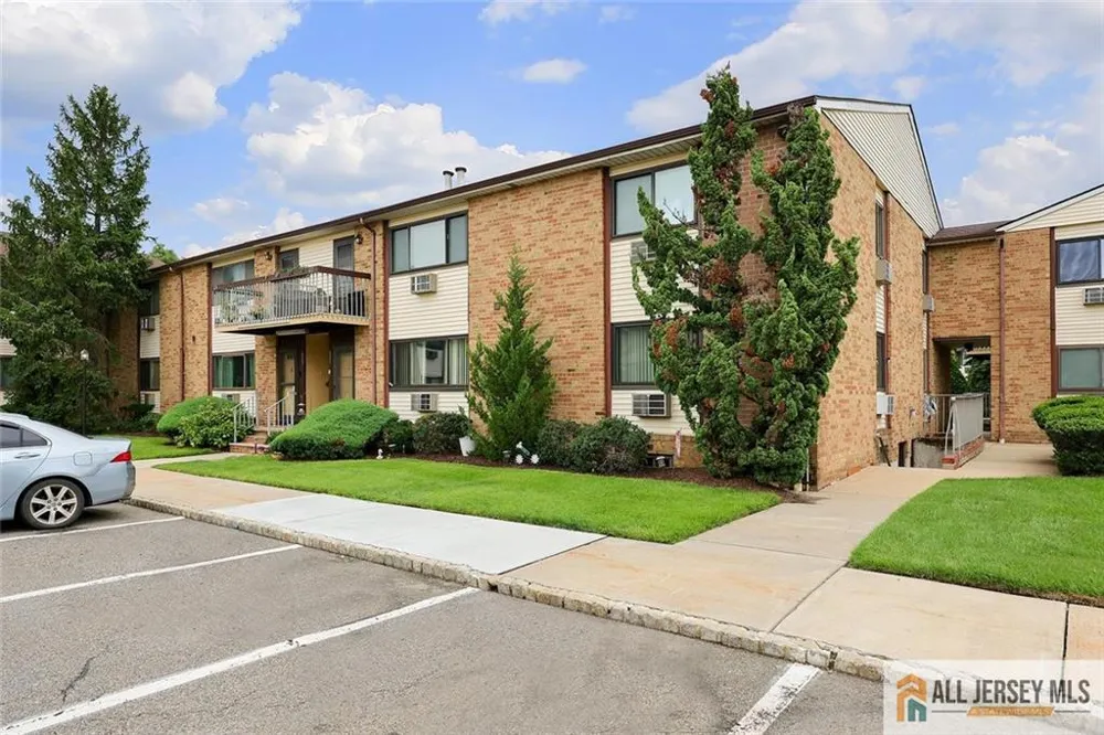 621 Cricket Lane #621 Woodbridge Proper, NJ 07095