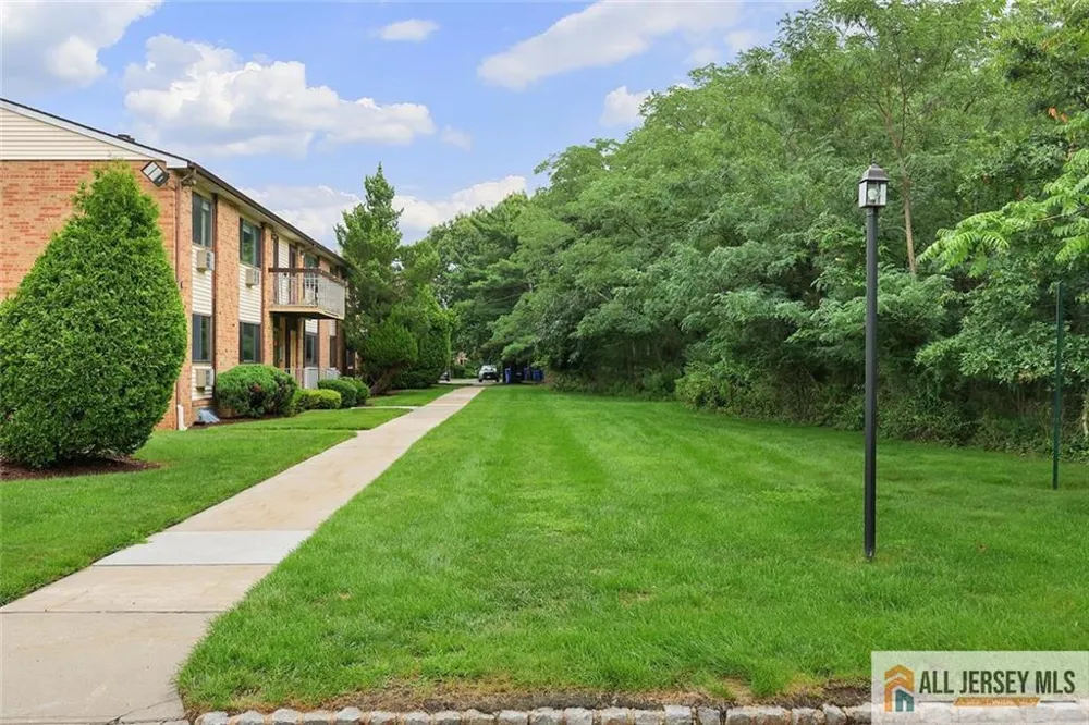 621 Cricket Lane #621 Woodbridge Proper, NJ 07095