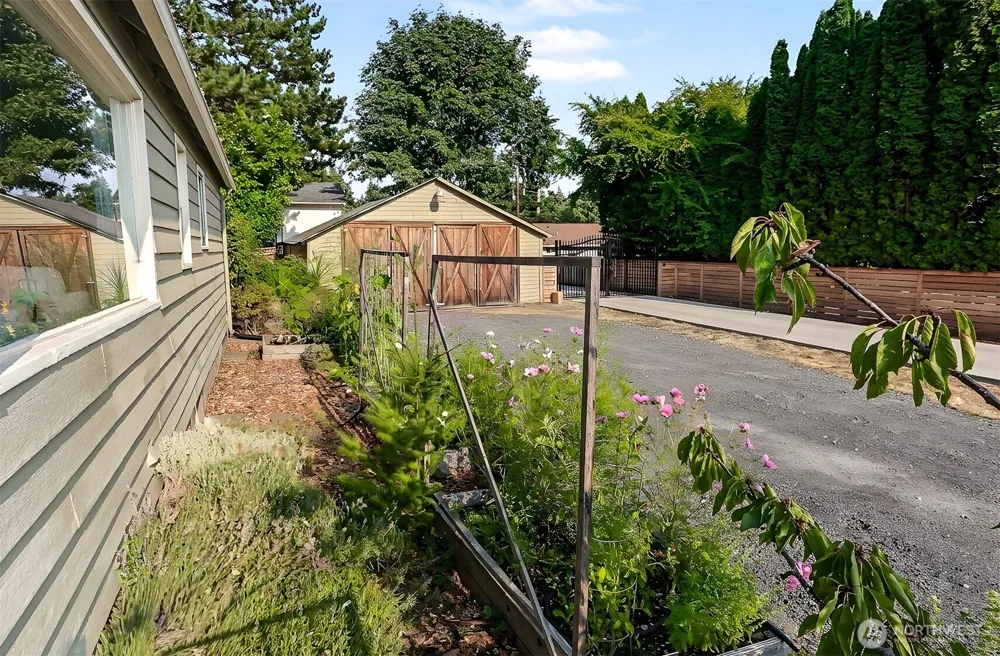 19127 80th Avenue W Edmonds, WA 98026