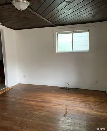 128 E Lakeview Avenue Flint City, MI 48503