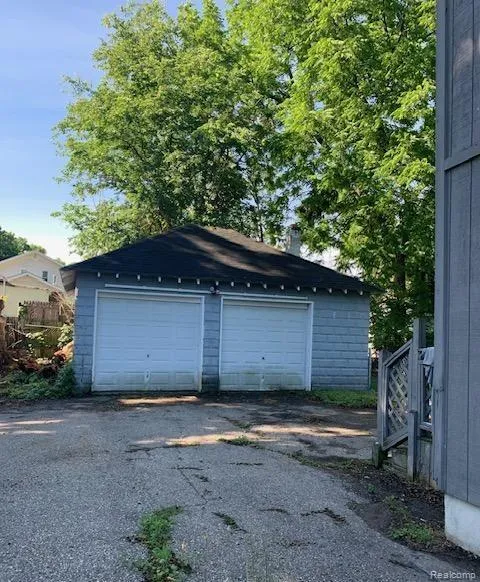 128 E Lakeview Avenue Flint City, MI 48503