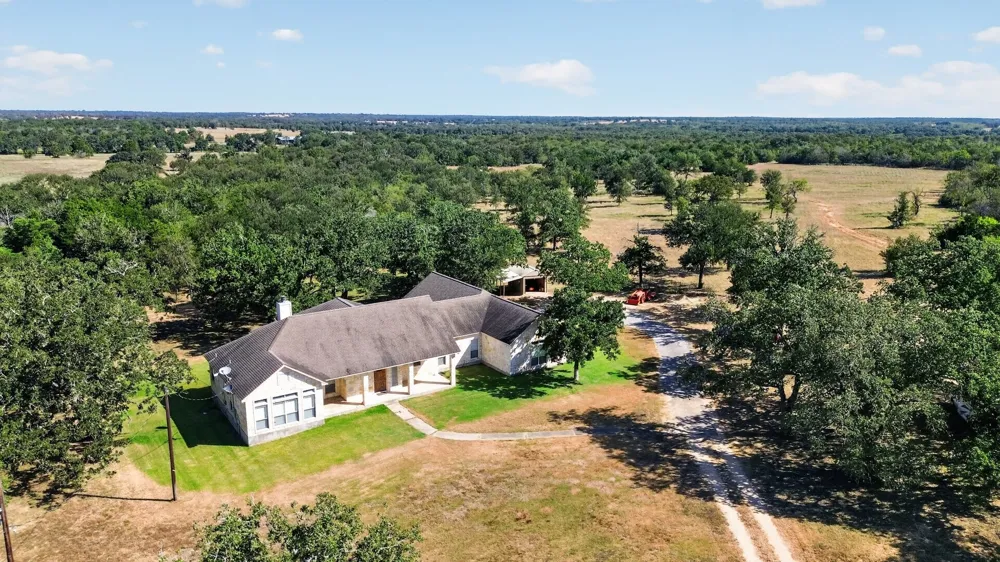 986 High Grove Road Cedar Creek, TX 78612