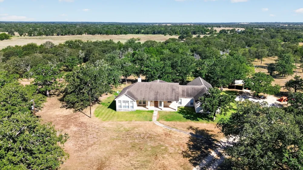 986 High Grove Road Cedar Creek, TX 78612