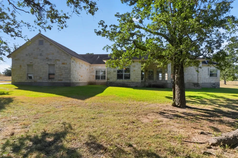 986 High Grove Road Cedar Creek, TX 78612
