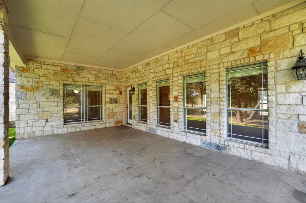 986 High Grove Road Cedar Creek, TX 78612