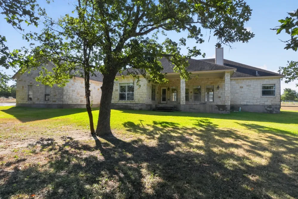 986 High Grove Road Cedar Creek, TX 78612