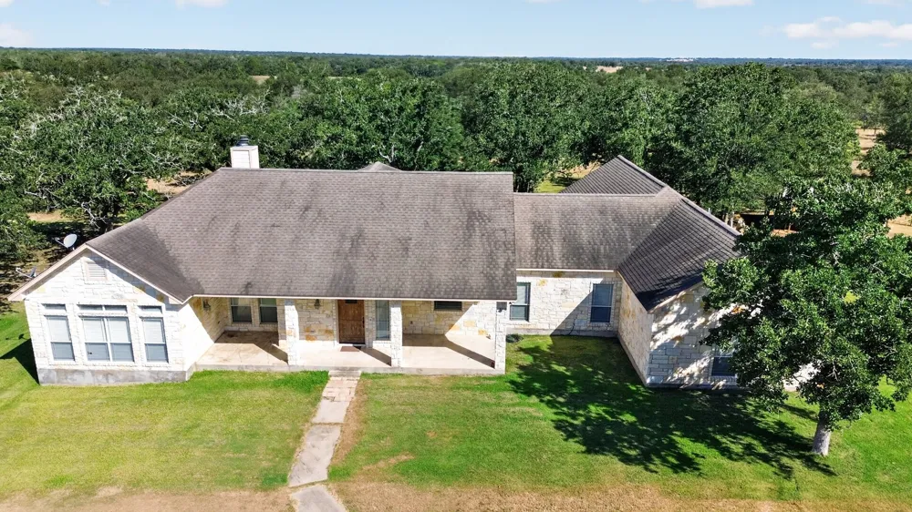 986 High Grove Road Cedar Creek, TX 78612