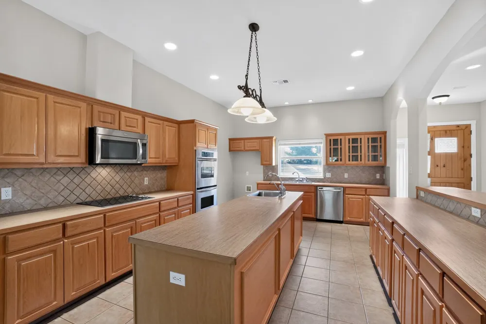 986 High Grove Road Cedar Creek, TX 78612