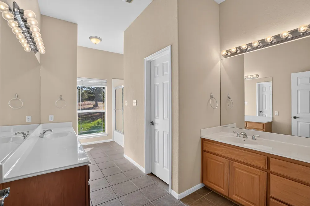 986 High Grove Road Cedar Creek, TX 78612