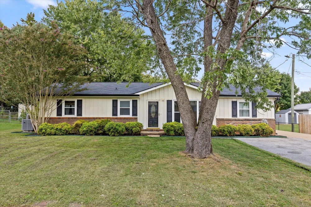 1389 Meadowood Drive Hixson, TN 37343