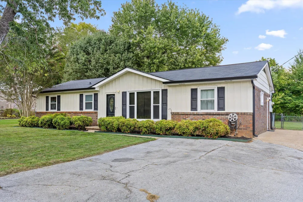1389 Meadowood Drive Hixson, TN 37343