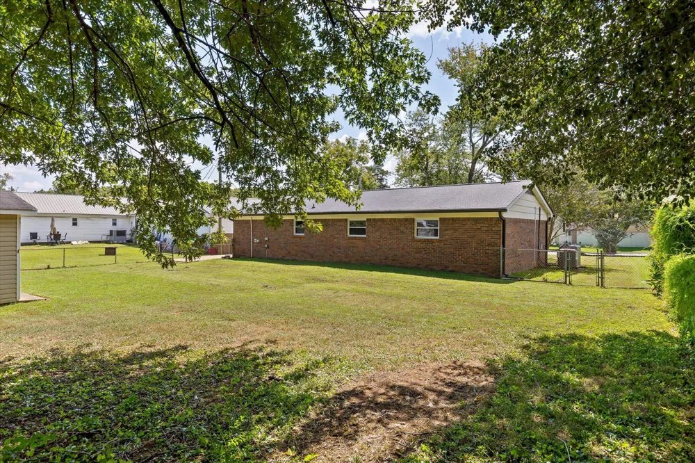 1389 Meadowood Drive Hixson, TN 37343