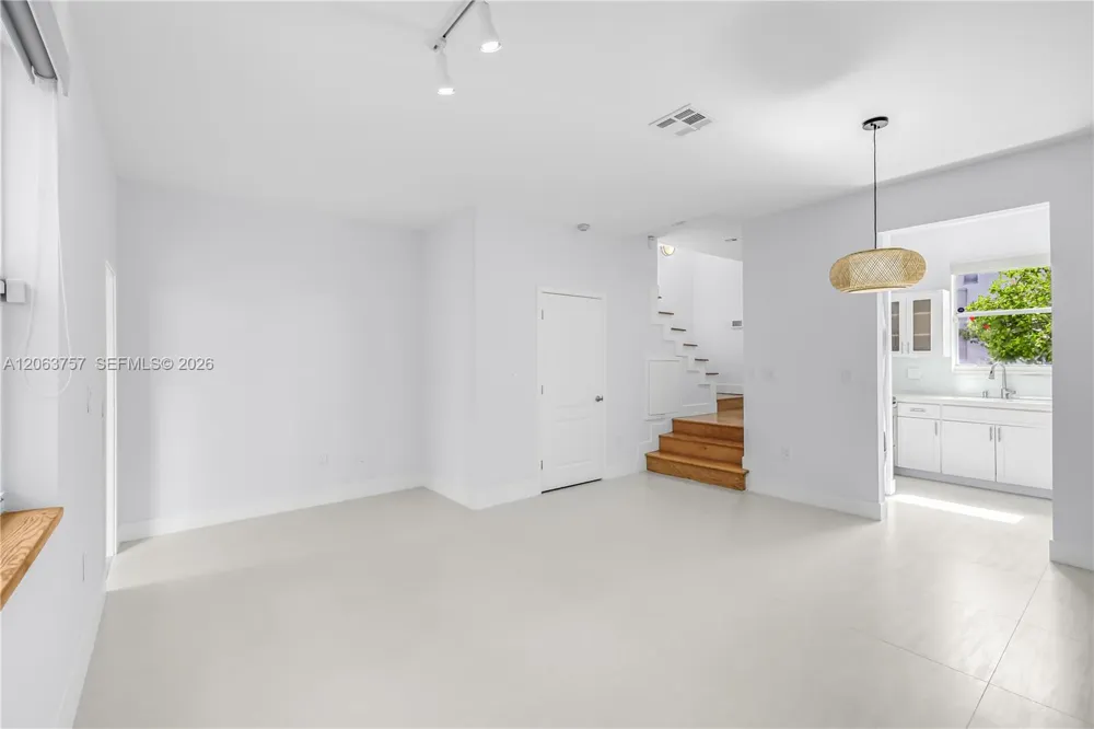 3037 Center St #2 Miami, FL 33133