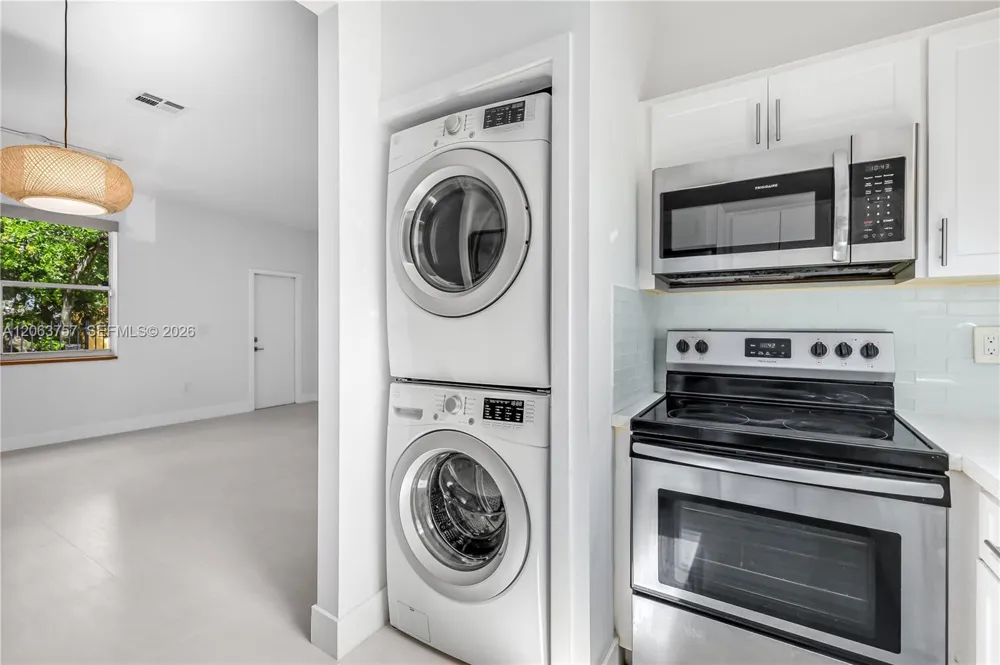 3037 Center St #2 Miami, FL 33133