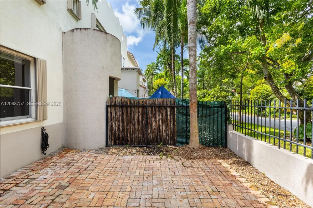 3037 Center St #2 Miami, FL 33133