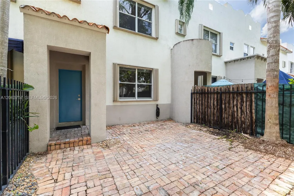 3037 Center St #2 Miami, FL 33133