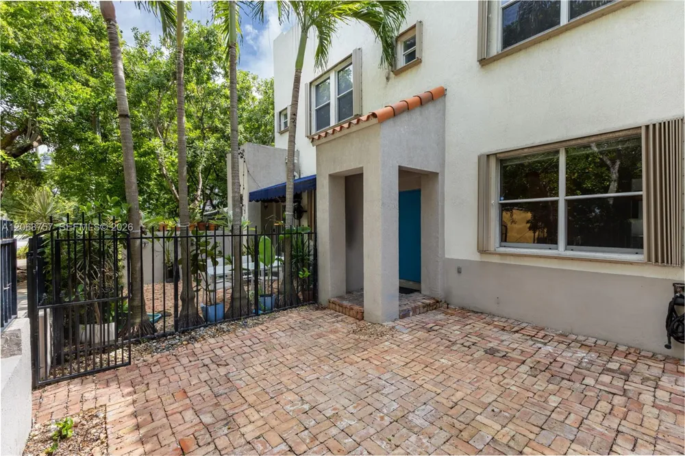 3037 Center St #2 Miami, FL 33133