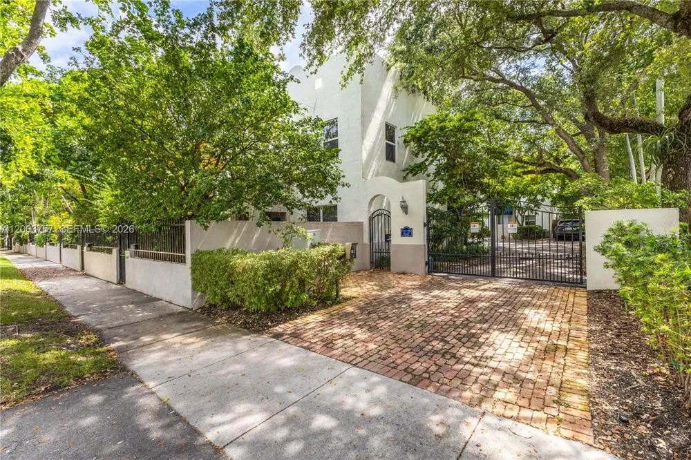 3037 Center St #2 Miami, FL 33133