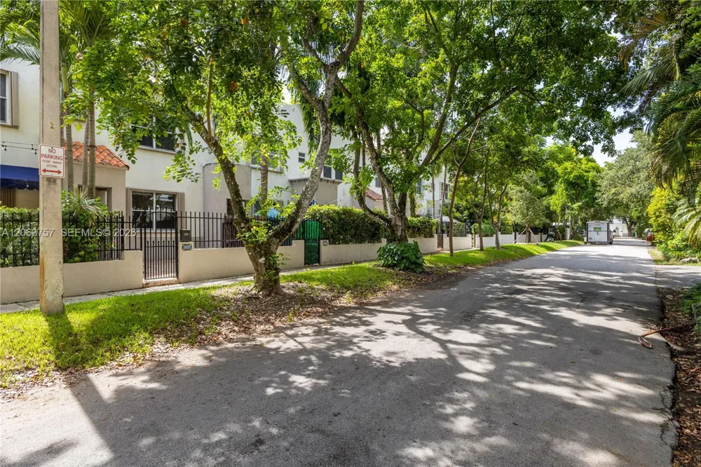 3037 Center St #2 Miami, FL 33133