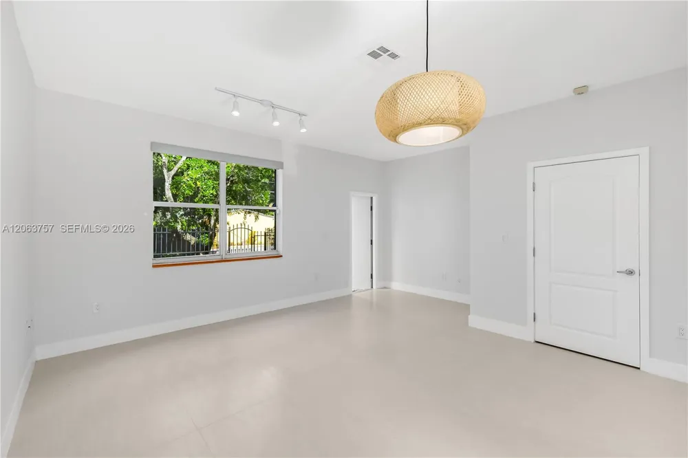 3037 Center St #2 Miami, FL 33133
